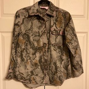 Buck Girl button up camouflage shirt size medium